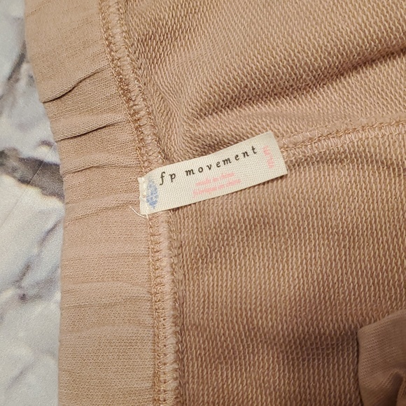 Free People Movement Crop Joggers size Small - Picture 11 of 13